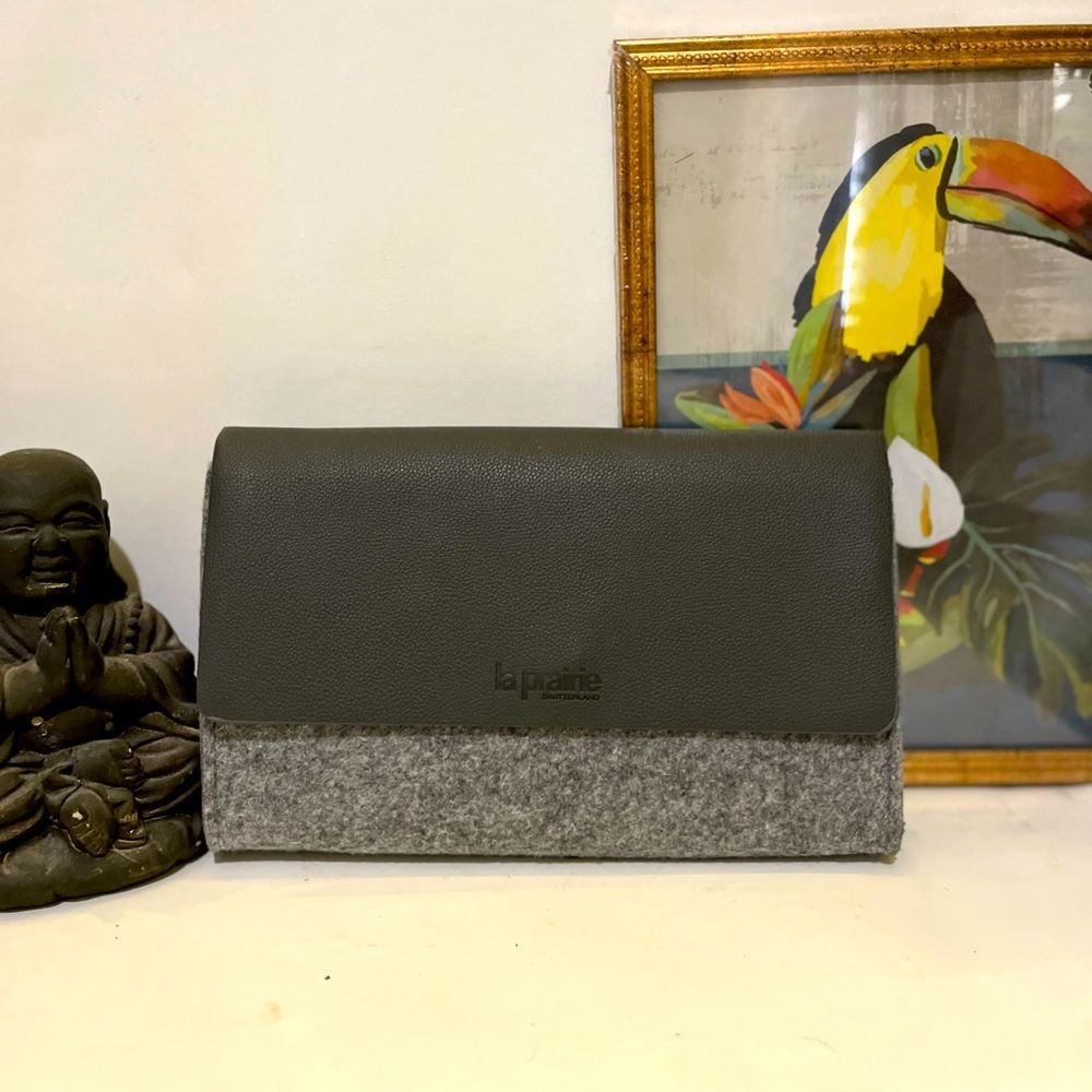 NEMAN MARCUS LA PRAIRIE PURSE FROM SWITZERLAND